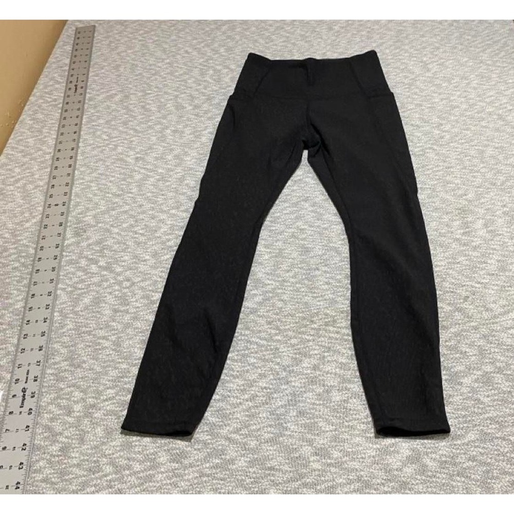 Move Theology black camo leggings with pockets on side women M. SKU-B795